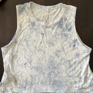 Lululemon Train to be tank size M